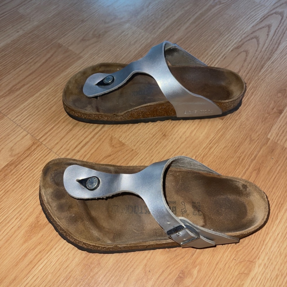 Birkenstock Silver Metallic Thong Toe / Slip On Sandals Size 39 - Picture 3 of 7